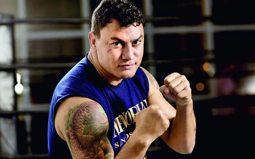 Acelino Freitas, mais conhecido como Popó, é um é um pugilista brasileiro tetracampeão mundial de boxe e supercampeão mundial unificado